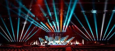 一份審美洗禮 全球創(chuàng)意舞臺設(shè)計(jì)在服裝節(jié)上的藝術(shù)綻放